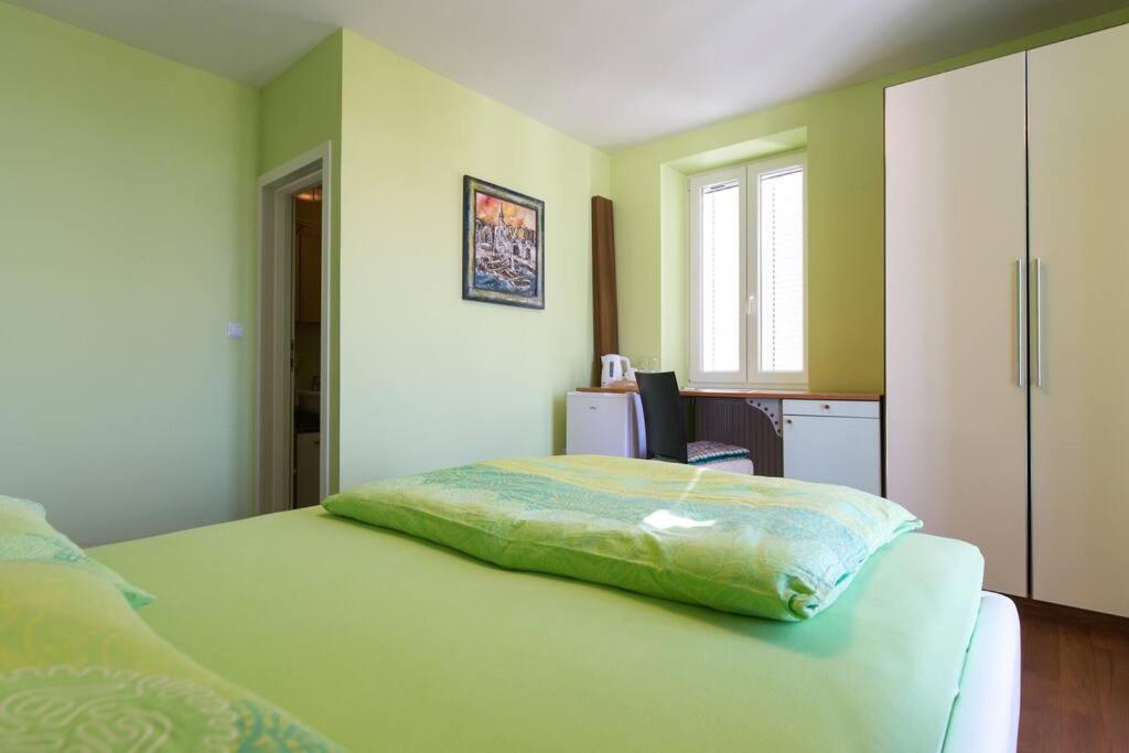 Villa Ajda - Green Room Омишаль Экстерьер фото